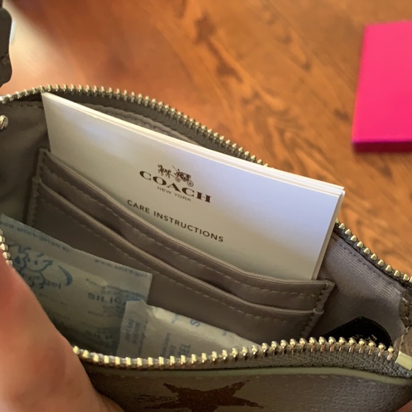 COACH wristlet brand new - Picture 3 of 3